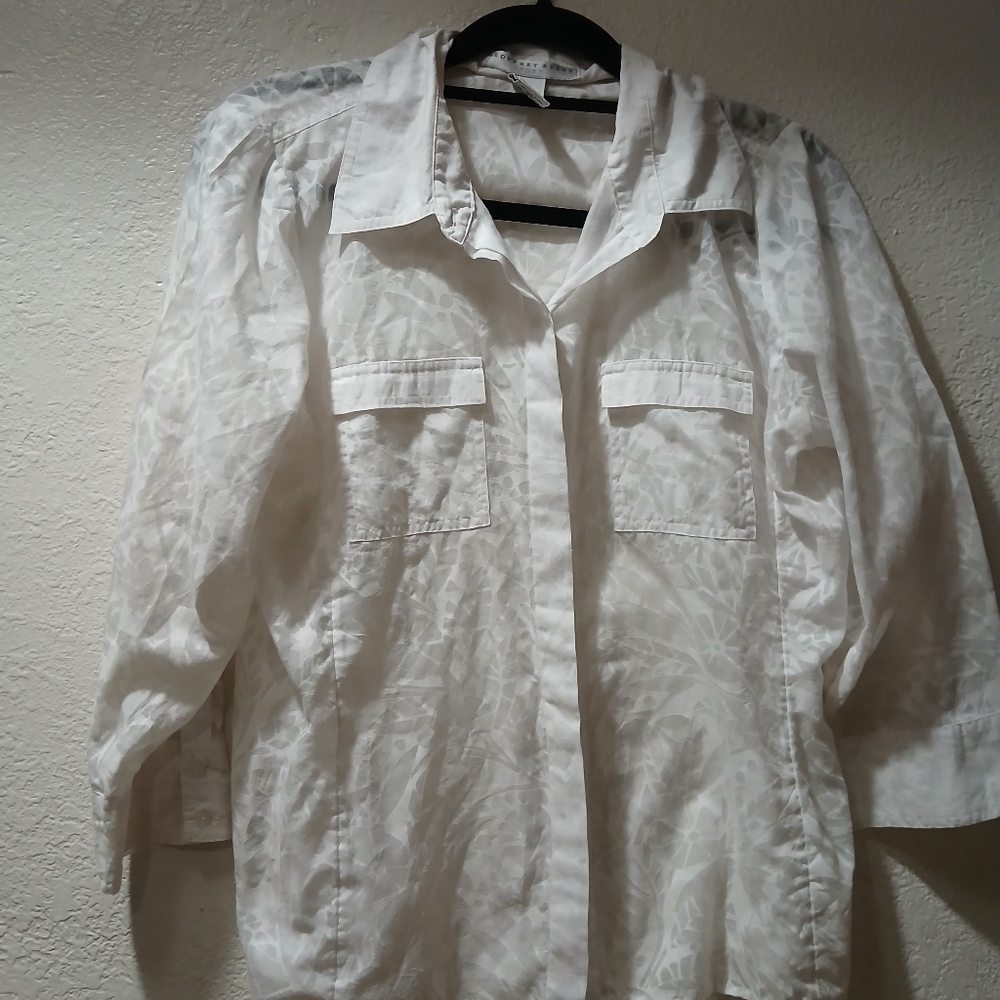 Geoffrey Beene sizr 10 White Button-Up Blouse